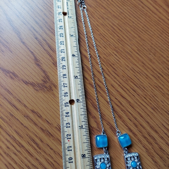 Liz Claiborne Silvertone Necklace w/Blue-ish Faux Stones and Faux Diamonds. - Picture 14 of 16